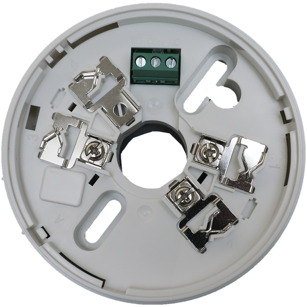 Innenseite des weißen Aufputz-Relaissockels aus Kunststoff mit Montageöffnungen, IP3X