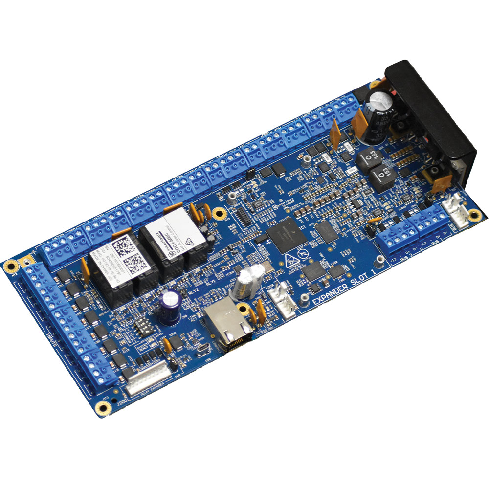 Schrägansicht der blauen Platine eines intelligenten 4–8 Tür Controllers für Advisor Advanced