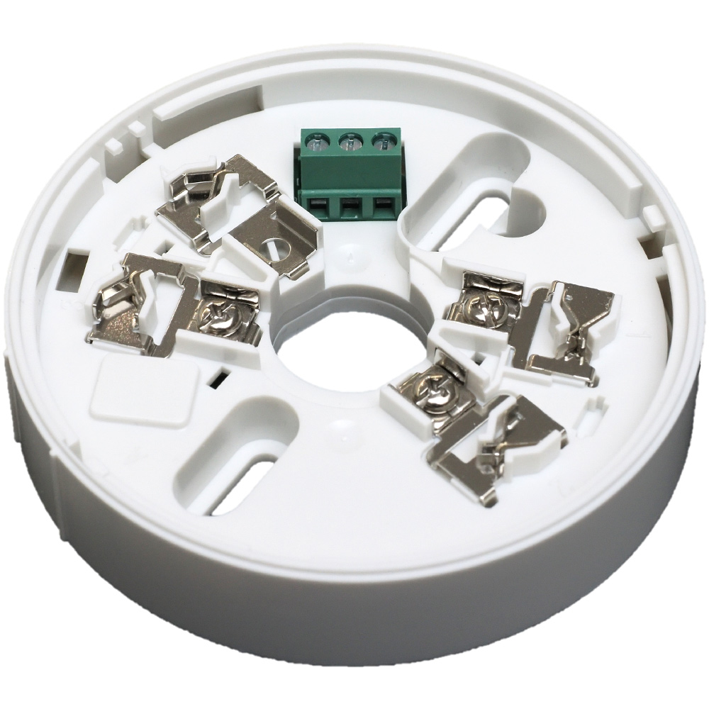 Innenseite des weißen Aufputz-Relaissockels aus Kunststoff mit Montageöffnungen, IP3X